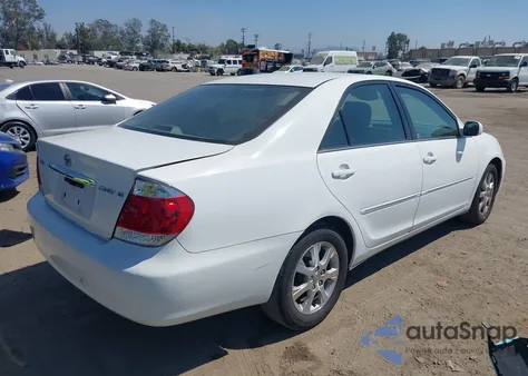 2005 Toyota Camry Xle z USA, uszkodzony, nr VIN 4T1BE30K75U029634
